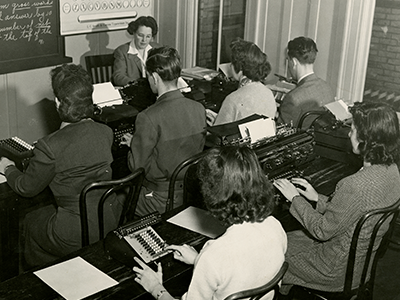 Historical picture group of students learning to type